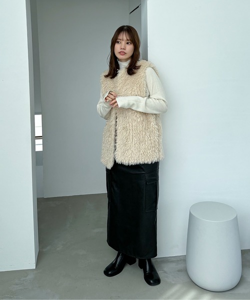 feepur（フェピュール）の「フェイクレザーIラインカーゴスカート（スカート・レディース・オフホワイト/ブラック・MEDIUM/SMALL）」の15枚目の写真