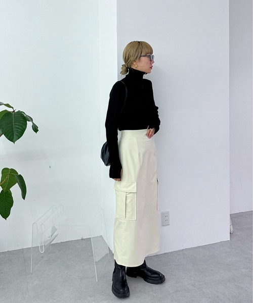 feepur（フェピュール）の「フェイクレザーIラインカーゴスカート（スカート・レディース・オフホワイト/ブラック・MEDIUM/SMALL）」の21枚目の写真