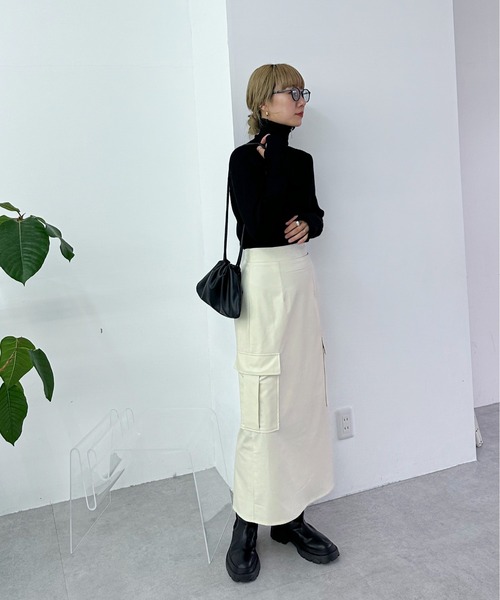 feepur（フェピュール）の「フェイクレザーIラインカーゴスカート（スカート・レディース・オフホワイト/ブラック・MEDIUM/SMALL）」の22枚目の写真