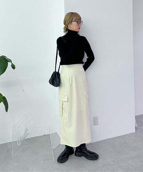 feepur（フェピュール）の「フェイクレザーIラインカーゴスカート（スカート・レディース・オフホワイト/ブラック・MEDIUM/SMALL）」の20枚目の写真