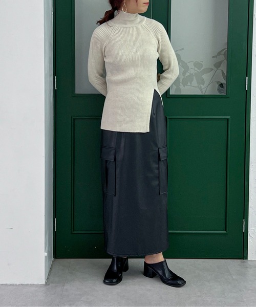 feepur（フェピュール）の「フェイクレザーIラインカーゴスカート（スカート・レディース・オフホワイト/ブラック・MEDIUM/SMALL）」の17枚目の写真