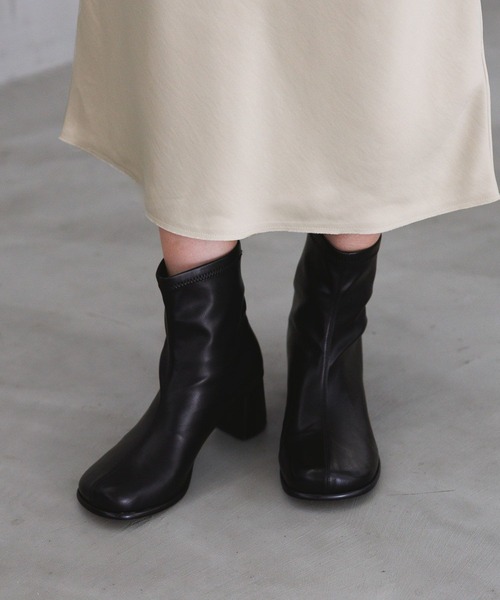 LEPSIM(レプシィム)の「オブリークトゥショートブーツ 969890(ブーツ・レディース・ブラウン/ブラック・LARGE/MEDIUM)」の2枚目の写真