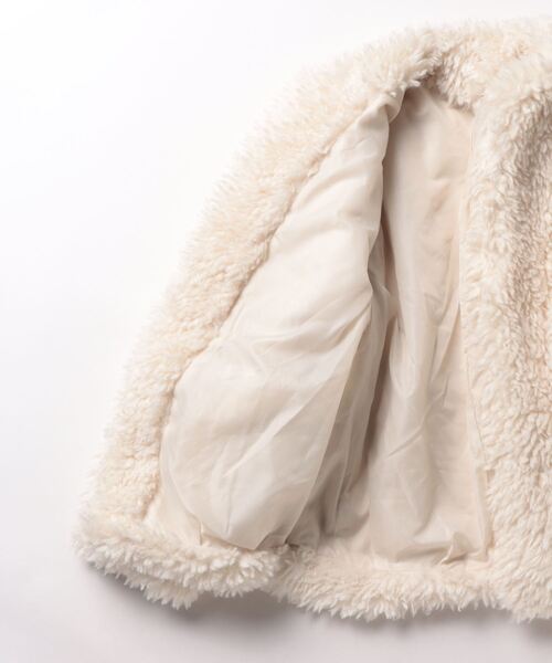 reca（レカ）の「シープファーノーカラーミドルコート（ノーカラーコート・レディース・アイボリー/ライトベージュ・FREE）」の4枚目の写真