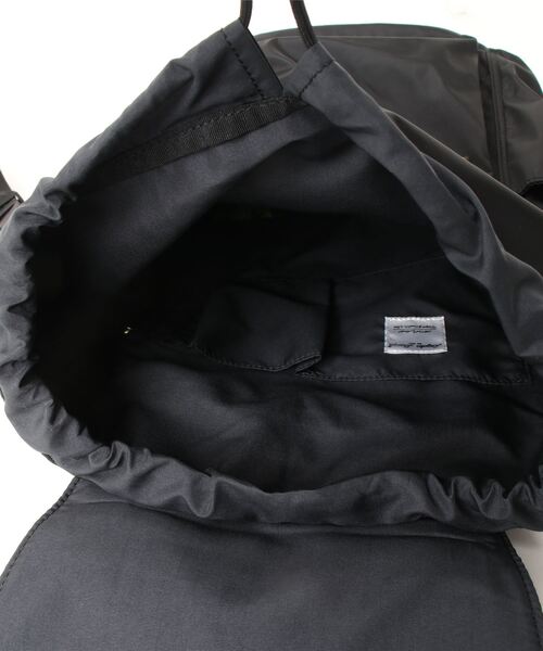 and it_（アンドイット）の「Legato Largoグロッシーコンビ リュック（バックパック/リュック・レディース・グレー/グレイッシュベージュ/ブラック・FREE）」の6枚目の写真