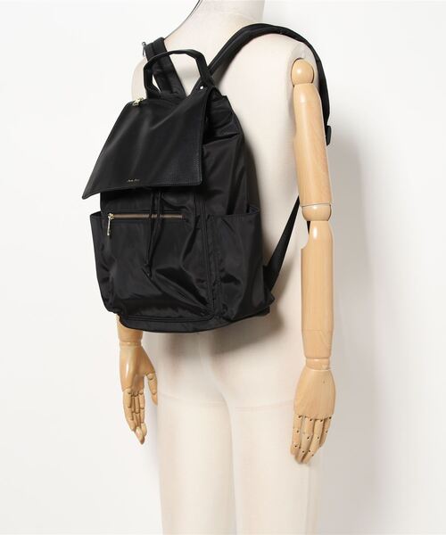 and it_（アンドイット）の「Legato Largoグロッシーコンビ リュック（バックパック/リュック・レディース・グレー/グレイッシュベージュ/ブラック・FREE）」の7枚目の写真