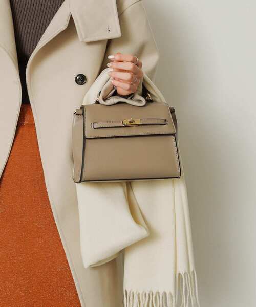 SENSE OF PLACE by URBAN RESEARCH(センスオブプレイスバイアーバンリサーチ)の「フェイクカナグショルダーバッグ(ショルダーバッグ・レディース・ブラック/ライトベージュ/グリーン・ONE)」の2枚目の写真