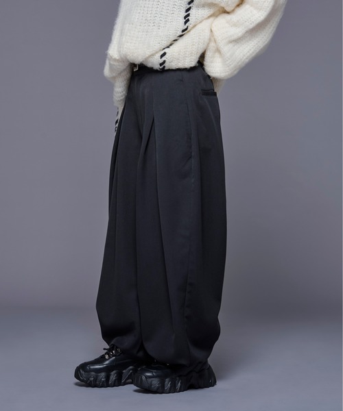 Ellno Loset（エルノロゼット）の「ベルト付き2wayタックパンツ/セットアップ対応（スラックス・メンズ・ブラック/チャコールグレー・SMALL/X-SMALL/LARGE/MEDIUM）」の19枚目の写真