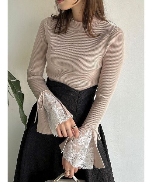 dazzlin（ダズリン）の「ヘムレースリブニットトップス（ニット/セーター・レディース・ブラック/オフホワイト/ベージュ/グレー/ピンク・FREE）」の4枚目の写真