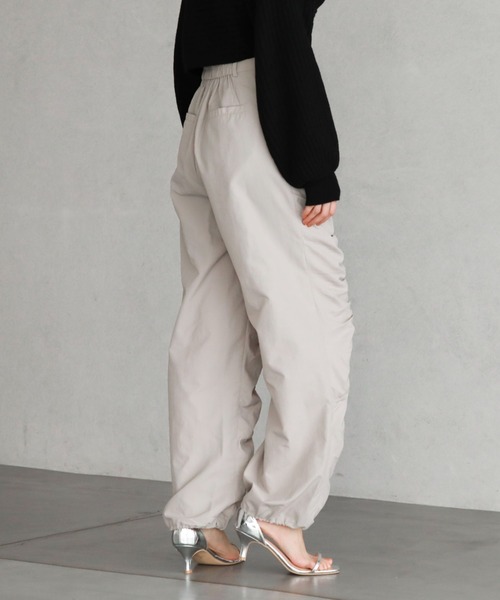 archives（アルシーヴ）の「ギャザーパラシュートパンツ（その他パンツ・レディース・アイボリー/ブラック/グレー・MEDIUM）」の15枚目の写真