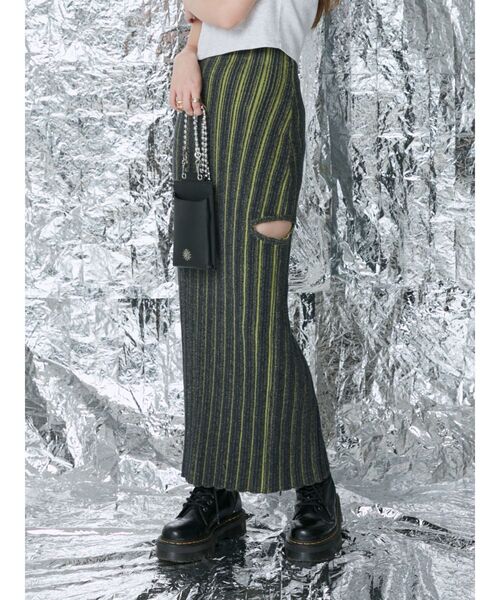 EVRIS（エヴリス）の「サイドスラッシュリブニットロングスカート（スカート・レディース・ホワイト/ネイビー/ブラック・FREE）」の3枚目の写真