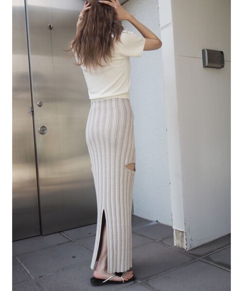 EVRIS（エヴリス）の「サイドスラッシュリブニットロングスカート（スカート・レディース・ホワイト/ネイビー/ブラック・FREE）」の20枚目の写真