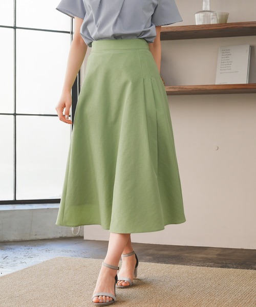 TRUDEA(トルディア)の「サイドタックプリーツロングスカート(スカート・レディース・アイボリー/グリーン・SMALL/MEDIUM/LARGE)」の2枚目の写真