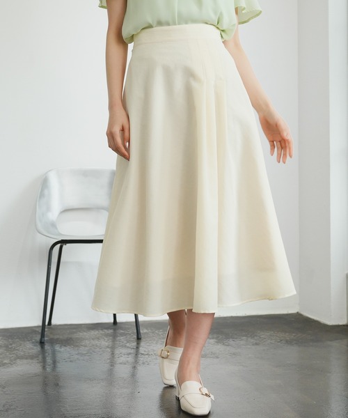 TRUDEA(トルディア)の「サイドタックプリーツロングスカート(スカート・レディース・アイボリー/グリーン・SMALL/MEDIUM/LARGE)」の1枚目の写真