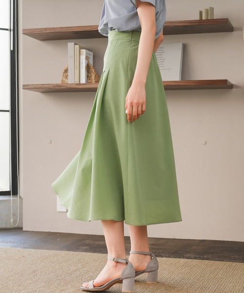 TRUDEA(トルディア)の「サイドタックプリーツロングスカート(スカート・レディース・アイボリー/グリーン・SMALL/MEDIUM/LARGE)」の6枚目の写真