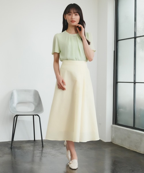 TRUDEA(トルディア)の「サイドタックプリーツロングスカート(スカート・レディース・アイボリー/グリーン・SMALL/MEDIUM/LARGE)」の15枚目の写真