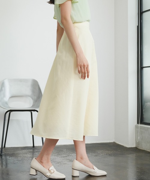 TRUDEA(トルディア)の「サイドタックプリーツロングスカート(スカート・レディース・アイボリー/グリーン・SMALL/MEDIUM/LARGE)」の12枚目の写真