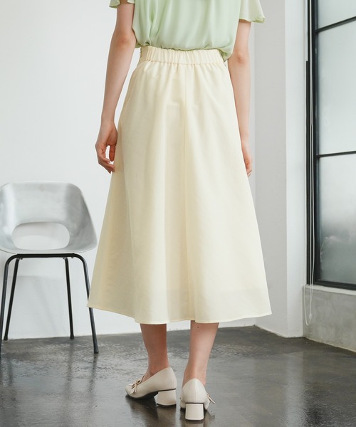 TRUDEA(トルディア)の「サイドタックプリーツロングスカート(スカート・レディース・アイボリー/グリーン・SMALL/MEDIUM/LARGE)」の13枚目の写真