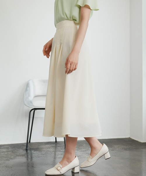 TRUDEA(トルディア)の「サイドタックプリーツロングスカート(スカート・レディース・アイボリー/グリーン・SMALL/MEDIUM/LARGE)」の14枚目の写真