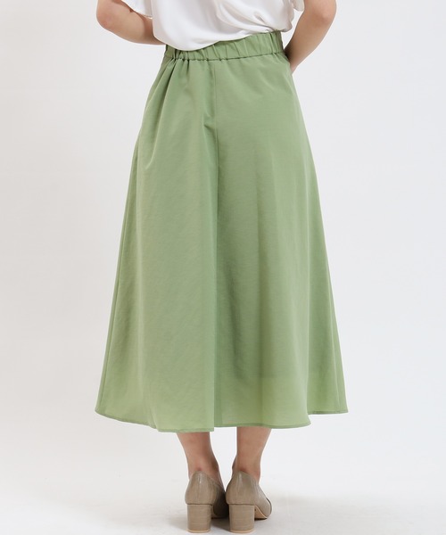 TRUDEA(トルディア)の「サイドタックプリーツロングスカート(スカート・レディース・アイボリー/グリーン・SMALL/MEDIUM/LARGE)」の21枚目の写真
