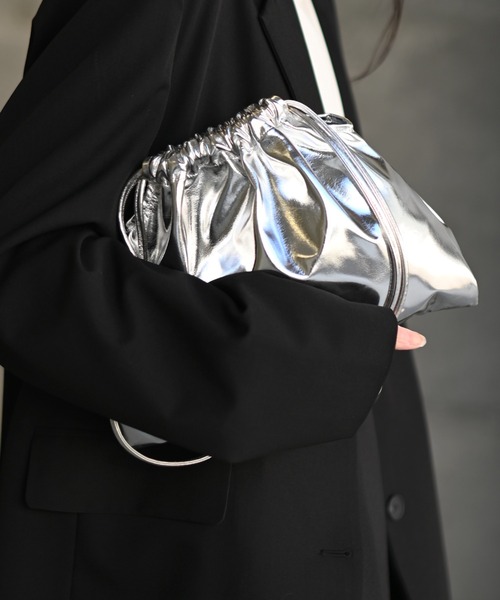 Marient（マリエント）の「Shiny Drawstring Bag（ショルダーバッグ・レディース・ピンク/シルバー/ゴールド・FREE）」の2枚目の写真