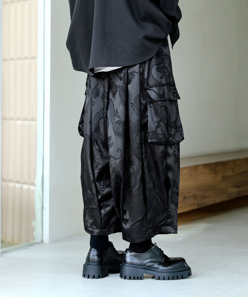 【セール】【neos】ルーズシルエット シャドー ドラゴン 総柄 プリント クロップド カーゴ バルーン パンツ（カーゴパンツ）｜neos（ネオス）