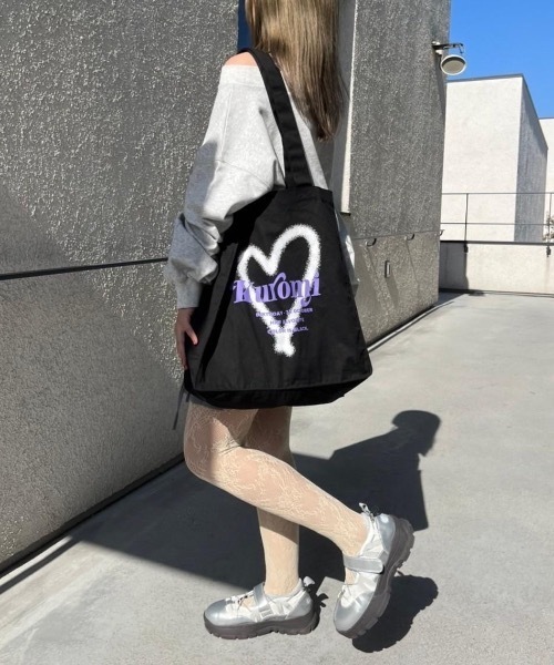 nemne store(ネンネストア)の「【nemne store × My Melody & Kuromiコラボアイテム 】ハートモチーフキャンバストートバッグ(トートバッグ・レディース・ブラック/アイボリー系2/アイボリー系1/ピンク・フリー)」の8枚目の写真