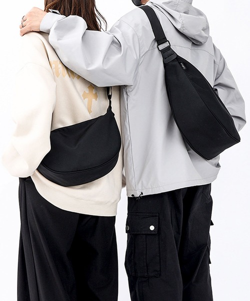 florist(フローリスト)の「【2size・撥水加工】2WAY カジュアルナイロンハーフムーンバッグ/ショルダーバッグ(ショルダーバッグ・レディース・ブラック系2/ブラック系1・M/L)」の14枚目の写真