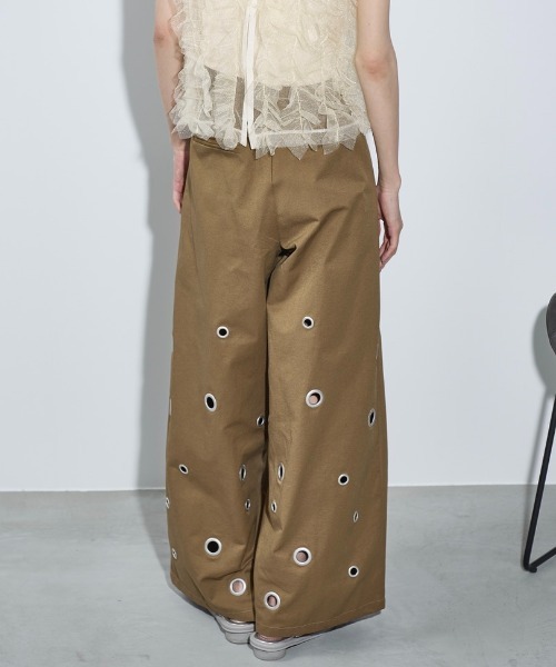 THE YOn(ザヨン)の「アイレットヘムダブルタックワイドパンツ(チノパンツ・レディース・チャコールグレー/ライトブラウン/アイボリー・S/M)」の18枚目の写真