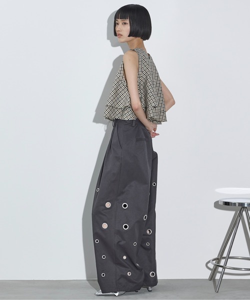 THE YOn(ザヨン)の「アイレットヘムダブルタックワイドパンツ(チノパンツ・レディース・チャコールグレー/ライトブラウン/アイボリー・S/M)」の22枚目の写真