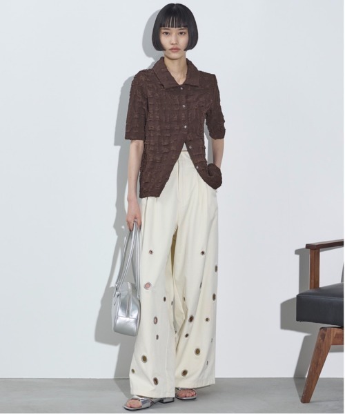 THE YOn(ザヨン)の「アイレットヘムダブルタックワイドパンツ(チノパンツ・レディース・チャコールグレー/ライトブラウン/アイボリー・S/M)」の7枚目の写真