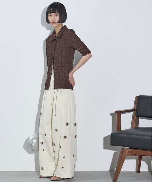 THE YOn(ザヨン)の「アイレットヘムダブルタックワイドパンツ(チノパンツ・レディース・チャコールグレー/ライトブラウン/アイボリー・S/M)」の6枚目の写真