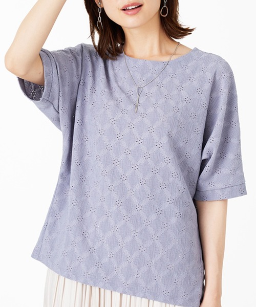 BELLUNA PLUS（ベルーナ）の「総レース素材ドルマンプルオーバー（Tシャツ/カットソー・レディース・イエロー/ネイビー/ライトブルーグレー/ブラック/ライトベージュ/オフホワイト/ターコイズブルー・MEDIUM/LARGE/X-LARGE）」の4枚目の写真
