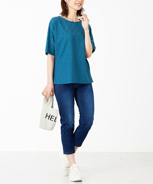 BELLUNA PLUS（ベルーナ）の「総レース素材ドルマンプルオーバー（Tシャツ/カットソー・レディース・イエロー/ネイビー/ライトブルーグレー/ブラック/ライトベージュ/オフホワイト/ターコイズブルー・MEDIUM/LARGE/X-LARGE）」の21枚目の写真