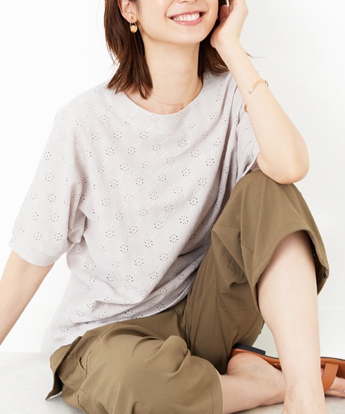 BELLUNA PLUS（ベルーナ）の「総レース素材ドルマンプルオーバー（Tシャツ/カットソー・レディース・イエロー/ネイビー/ライトブルーグレー/ブラック/ライトベージュ/オフホワイト/ターコイズブルー・MEDIUM/LARGE/X-LARGE）」の12枚目の写真