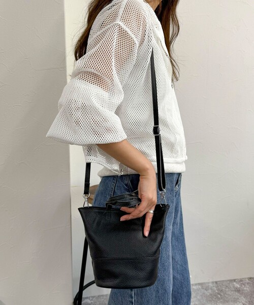 fredy emue（フレディエミュ）の「シュリンクレザーバケツトートバック（ショルダーバッグ・レディース・ブラック/シルバー・FREE）」の6枚目の写真