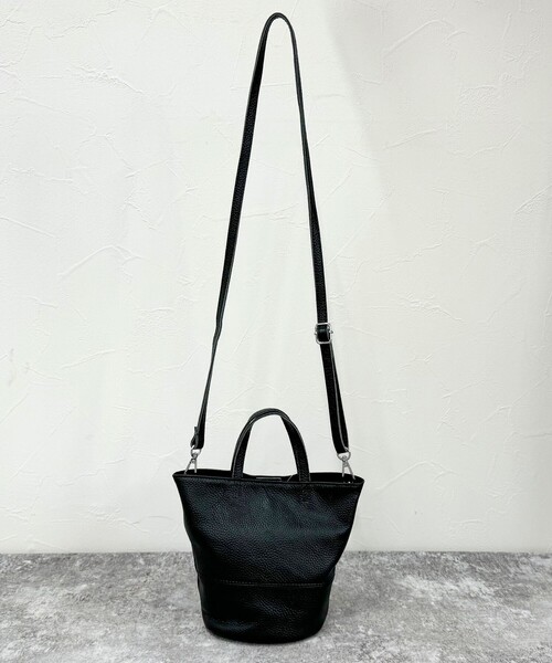 fredy emue（フレディエミュ）の「シュリンクレザーバケツトートバック（ショルダーバッグ・レディース・ブラック/シルバー・FREE）」の11枚目の写真