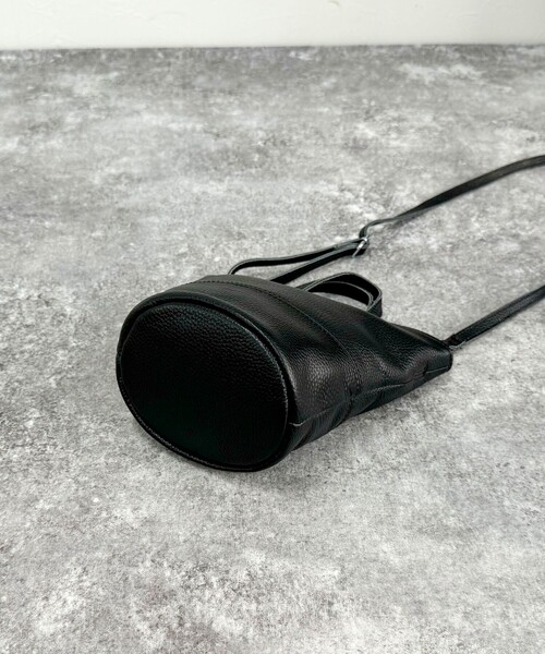 fredy emue（フレディエミュ）の「シュリンクレザーバケツトートバック（ショルダーバッグ・レディース・ブラック/シルバー・FREE）」の14枚目の写真