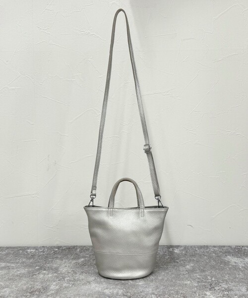 fredy emue（フレディエミュ）の「シュリンクレザーバケツトートバック（ショルダーバッグ・レディース・ブラック/シルバー・FREE）」の21枚目の写真