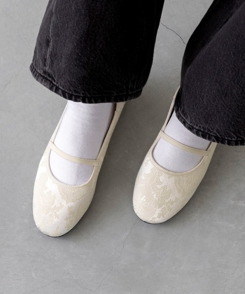 menue(メヌエ)の「ラウンドトゥ ゴムストラップ バレエシューズ(バレエシューズ・レディース・ブラック系その他/ゴールド/ピンク/シルバー/ブラック/ブラック系その他2/ブラウン系その他2/ホワイト系その他/ブラウン系その他/レッド・25.0cm/24.5cm/23.0cm/22.5cm/22.0cm/21.5cm/26.0cm/25.5cm/24.0cm/23.5cm)」の2枚目の写真