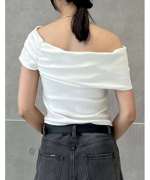 Re:EDIT(リエディ)の「リブカットソーアシンメトリーオフショルトップス(Tシャツ/カットソー・レディース・ブラウン/ホワイト/ブラック・LARGE/MEDIUM)」の15枚目の写真