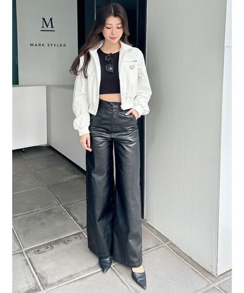 GYDA(ジェイダ)の「フェイクレザーワイドパンツ(その他パンツ・レディース・ブラック・MEDIUM/SMALL)」の4枚目の写真