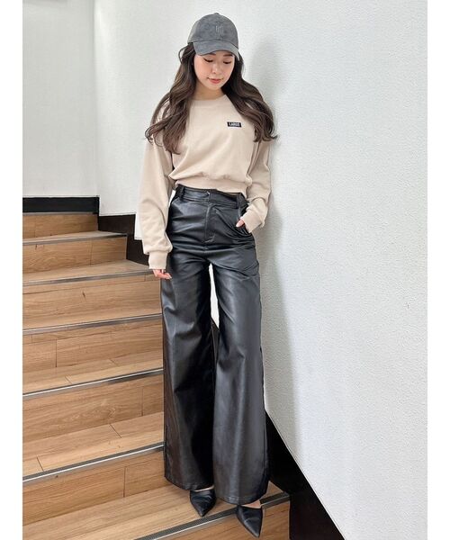 GYDA(ジェイダ)の「フェイクレザーワイドパンツ(その他パンツ・レディース・ブラック・MEDIUM/SMALL)」の9枚目の写真