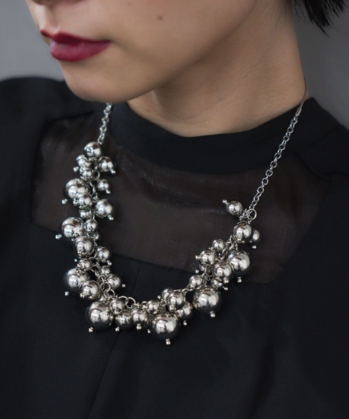 HARE（ハレ）の「ボリュームボールフリンジネックレス(HARE)（ネックレス・レディース・シルバー/ホワイト・FREE）」の2枚目の写真