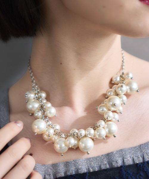 HARE（ハレ）の「ボリュームボールフリンジネックレス(HARE)（ネックレス・レディース・シルバー/ホワイト・FREE）」の5枚目の写真