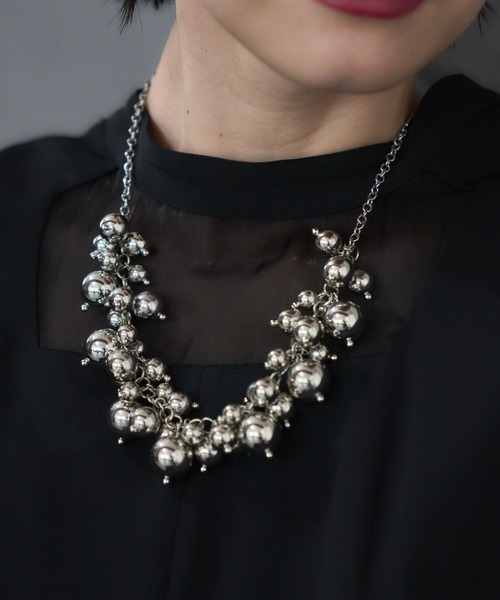 HARE（ハレ）の「ボリュームボールフリンジネックレス(HARE)（ネックレス・レディース・シルバー/ホワイト・FREE）」の8枚目の写真