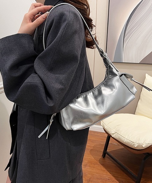 mebole（メボレ）の「サイドポケットレースアップショルダーバッグ（ショルダーバッグ・レディース・ホワイト/レッド/ブラック/ブルー/シルバー・FREE）」の5枚目の写真