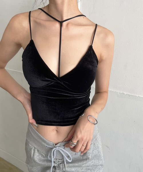 Jewelobe(ジュエローブ)の「Tストラップカットベロアブラキャミソール(キャミソール・レディース・ブラック/グレー/ボルドー/ブラウン/ベージュ/ブルー・FREE)」の2枚目の写真