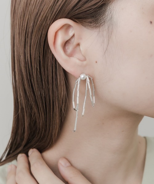SMELLY（スメリー）の「ガラスビーズリボンパールピアス（ピアス（両耳用）・レディース・シルバー・-）」の3枚目の写真
