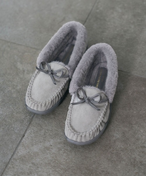 studio CLIP(スタディオクリップ)の「撥水ファーモカシン(モカシン/デッキシューズ・レディース・ライトグレー/グレー/ベージュ/ブラック・SMALL/LARGE/MEDIUM)」の3枚目の写真