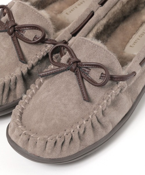 studio CLIP(スタディオクリップ)の「撥水ファーモカシン(モカシン/デッキシューズ・レディース・ライトグレー/グレー/ベージュ/ブラック・SMALL/LARGE/MEDIUM)」の6枚目の写真